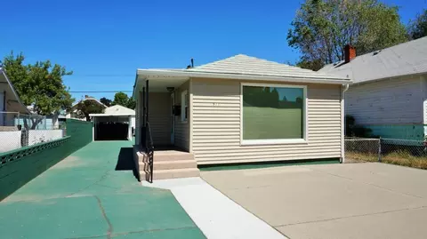 911 E Crown, Spokane, WA 99207 photo 1