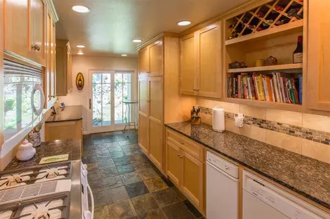1003 E 16th Ave, Spokane, WA 99203 photo 8