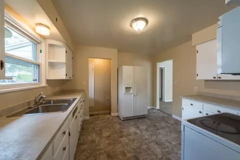 727 E 43rd Ave, Spokane, WA 99203 photo 8