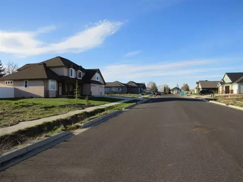 7513 N E St, Spokane, WA 99208 photo 8