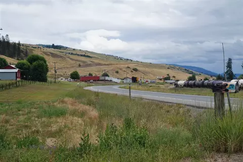 925 E 3rd Ave, Kettle Falls, WA 99141 photo 2