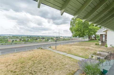 2007 E Illinois Ave, Spokane, WA 99207 photo 3
