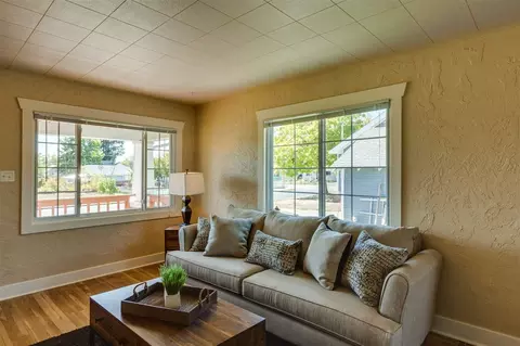 1011 E Longfellow Ave, Spokane, WA 99207 photo 4