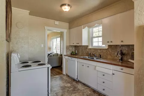 1011 E Longfellow Ave, Spokane, WA 99207 photo 6
