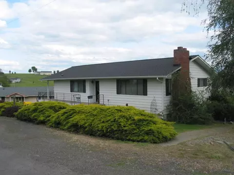304 E Main St, Tekoa, WA 99033 photo 1