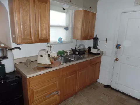 1021 E Sanson Ave, Spokane, WA 99207 photo 4