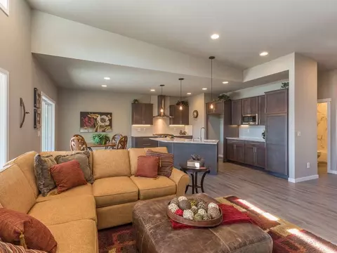 206 E Sapphire Ln, Spokane, WA 99208 photo 4