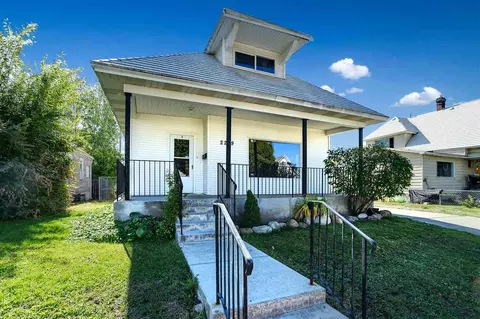 2219 W Sharp Ave, Spokane, WA 99201 photo 1