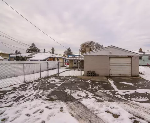 2402 E Columbia Ave, Spokane, WA 99208 photo 13