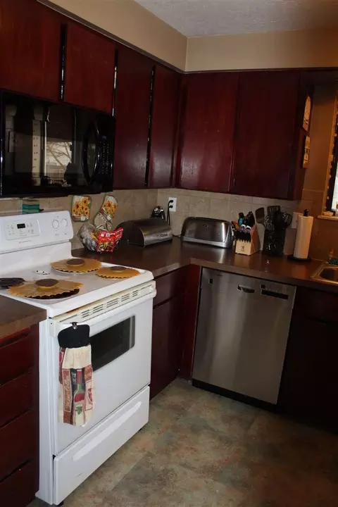 810 E Cascade Pl, Spokane, WA 99208 photo 6