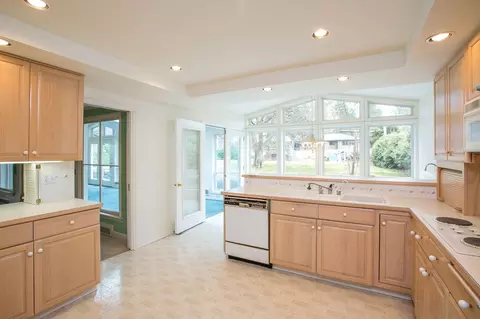 1304 E Overbluff Rd, Spokane, WA 99203 photo 8
