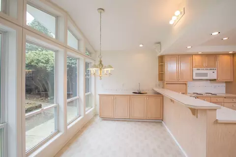 1304 E Overbluff Rd, Spokane, WA 99203 photo 6