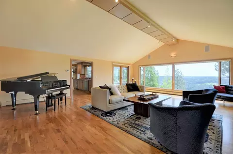 130 E High Dr, Spokane, WA 99203 photo 4