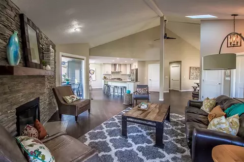 706 E High Dr, Spokane, WA 99203 photo 4