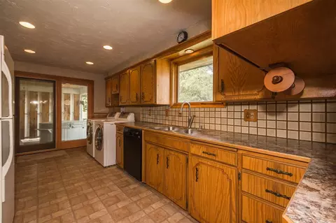 11821 E 15th Ave, Spokane Valley, WA 99206 photo 6