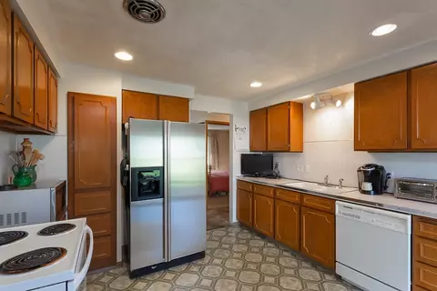 10823 E 16th Ave, Spokane Valley, WA 99206 photo 4