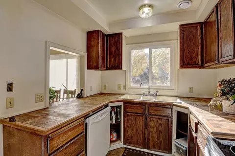 227 E 18th Ave, Spokane, WA 99203 photo 8