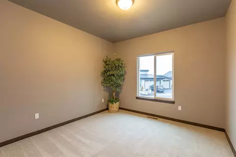 201 E Sapphire Ln, Spokane, WA 99208 photo 14