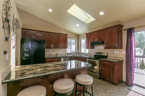 11202 E 17th Ave, Spokane Valley, WA 99206 photo 4