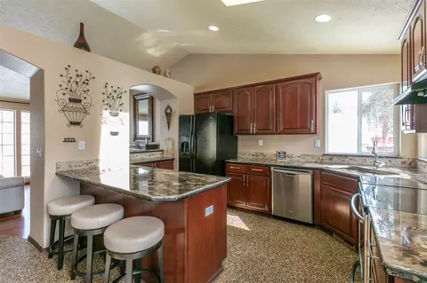 11202 E 17th Ave, Spokane Valley, WA 99206 photo 5