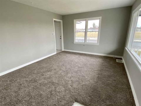 1327 E Longfellow Ave, Spokane, WA 99207 photo 2