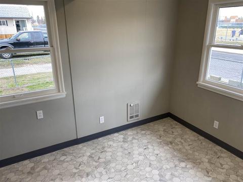 1327 E Longfellow Ave, Spokane, WA 99207 photo 5