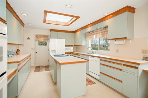 2104 E 36th Ave, Spokane, WA 99223 photo 8