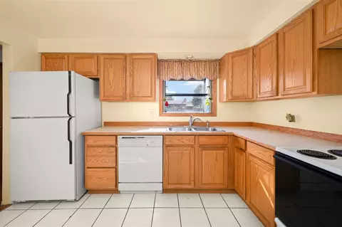 321 E Cozza Dr, Spokane, WA 99208 photo 9