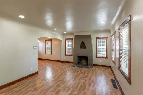 414 E Hoffman Ave, Spokane, WA 99207 photo 4