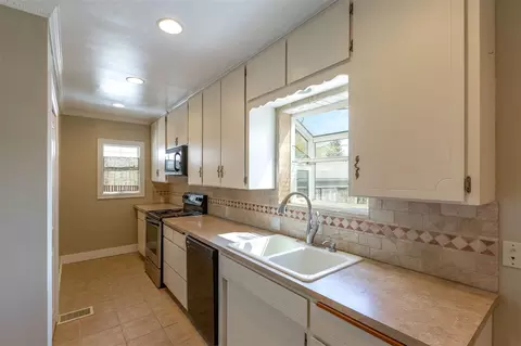 414 E Hoffman Ave, Spokane, WA 99207 photo 7