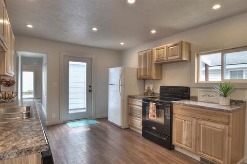 10528 E 8th Ave, Spokane Valley, WA 99206 photo 2