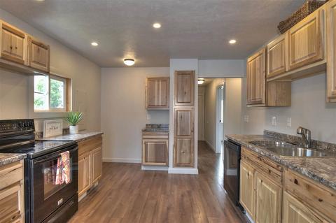 10528 E 8th Ave, Spokane Valley, WA 99206 photo 4