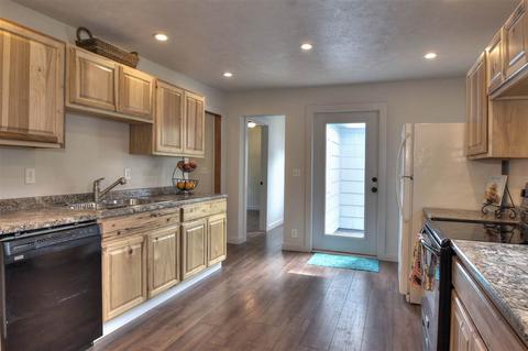 10528 E 8th Ave, Spokane Valley, WA 99206 photo 3