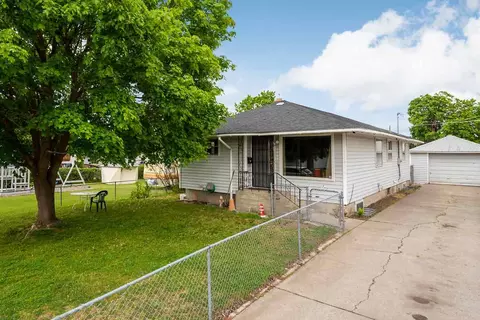 1907 E Longfellow Ave, Spokane, WA 99207 photo 1