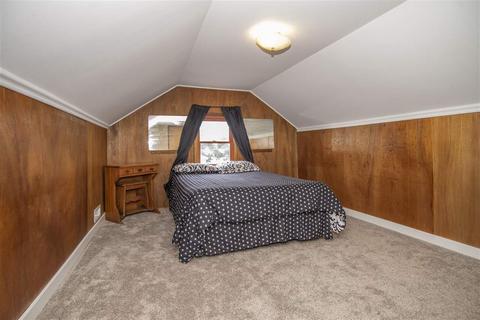 557 E Queen Ave, Spokane, WA 99207 photo 12