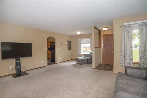 557 E Queen Ave, Spokane, WA 99207 photo 4