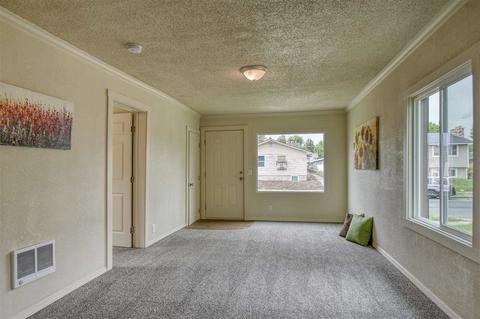 924 E Queen Ave, Spokane, WA 99207 photo 3