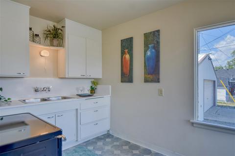 1327 E Hoffman Ave, Spokane, WA 99207 photo 9