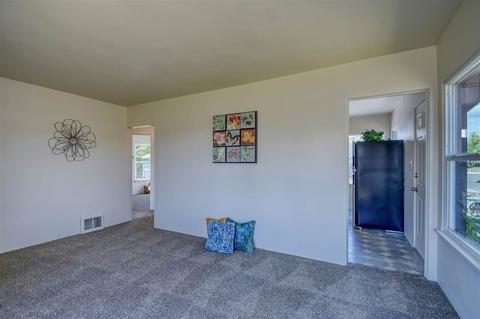 1327 E Hoffman Ave, Spokane, WA 99207 photo 4