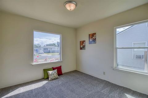 1327 E Hoffman Ave, Spokane, WA 99207 photo 6