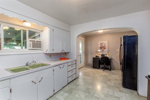 523 E Sanson Ave, Spokane, WA 99207 photo 9
