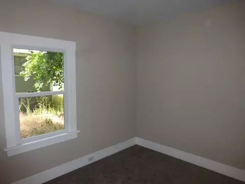 917 E 9th St, Spokane, WA 99202 photo 10