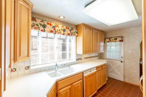 919 E 19th Ave, Spokane, WA 99203 photo 8