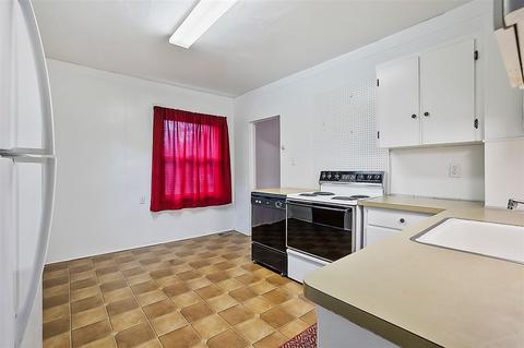 802 E Sanson Ave, Spokane, WA 99207 photo 9