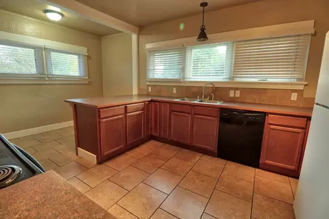 1911 E Queen St, Spokane, WA 99207 photo 7
