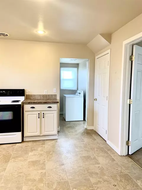 1218 E Queen Ave, Spokane, WA 99207 photo 6