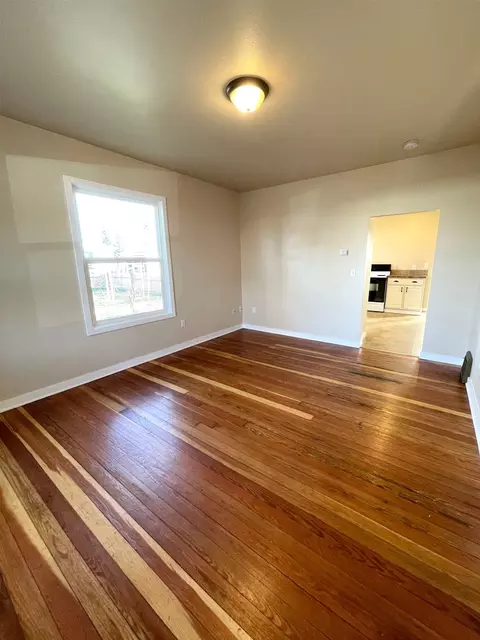 1218 E Queen Ave, Spokane, WA 99207 photo 4