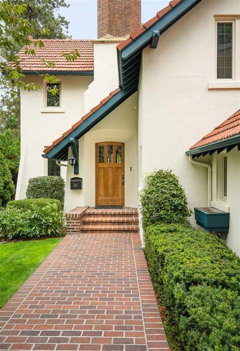 827 E Overbluff Rd, Spokane, WA 99203 photo 2