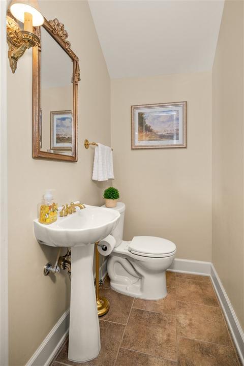 827 E Overbluff Rd, Spokane, WA 99203 photo 8