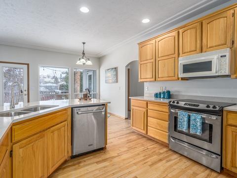 921 E Huron Dr, Spokane, WA 99208 photo 5
